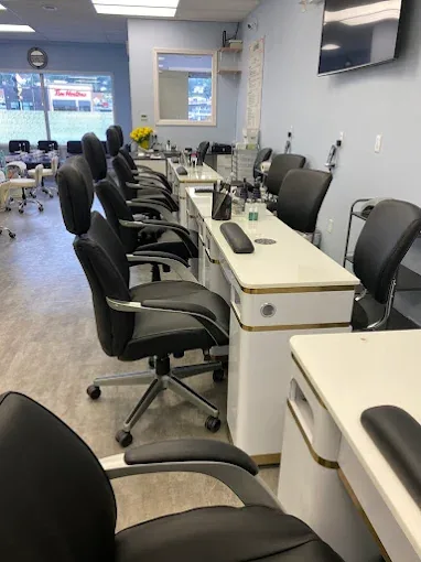 White and gold manicure stations
