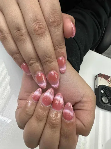 Pink cat-eye almond nails